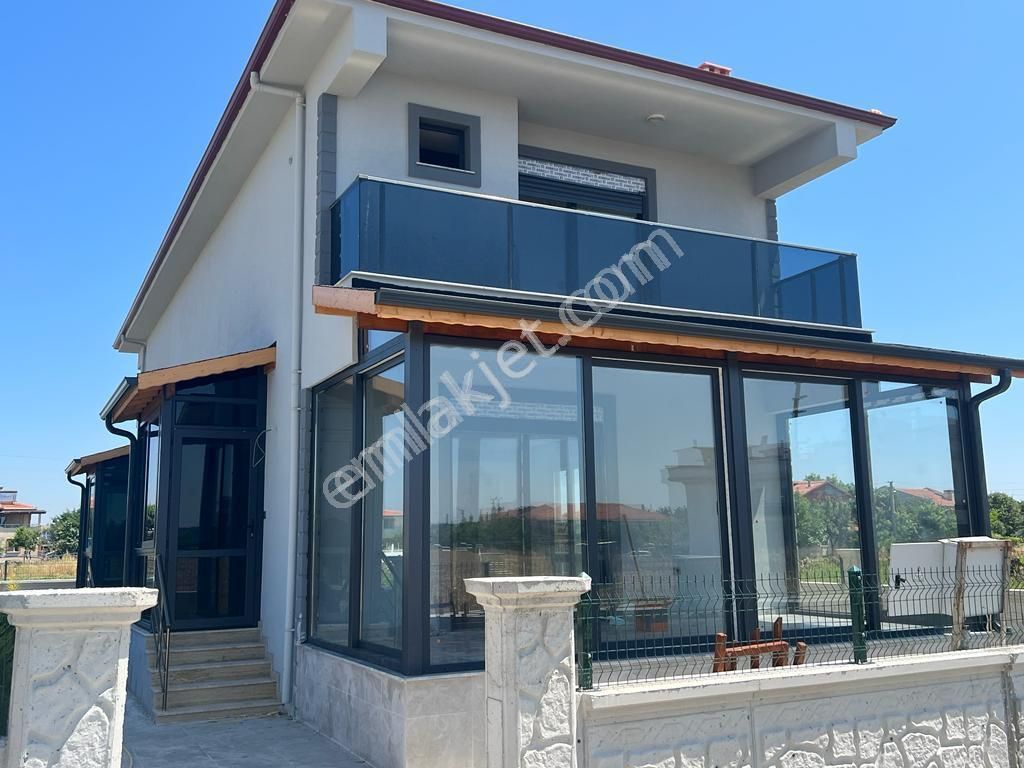 Gelibolu Hoca Hamza Satılık Villa  DENİZE 50M MÜSTAKİL BAHÇELİ + KIŞ BAHÇELİ 2+1 VİLLA
