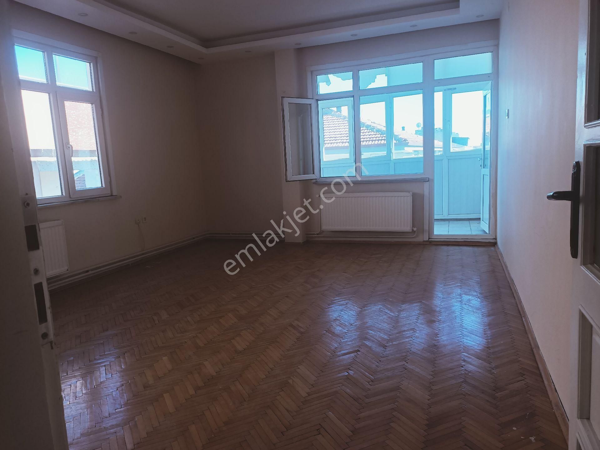Şirinevler'de kiralık 2+1 daire
