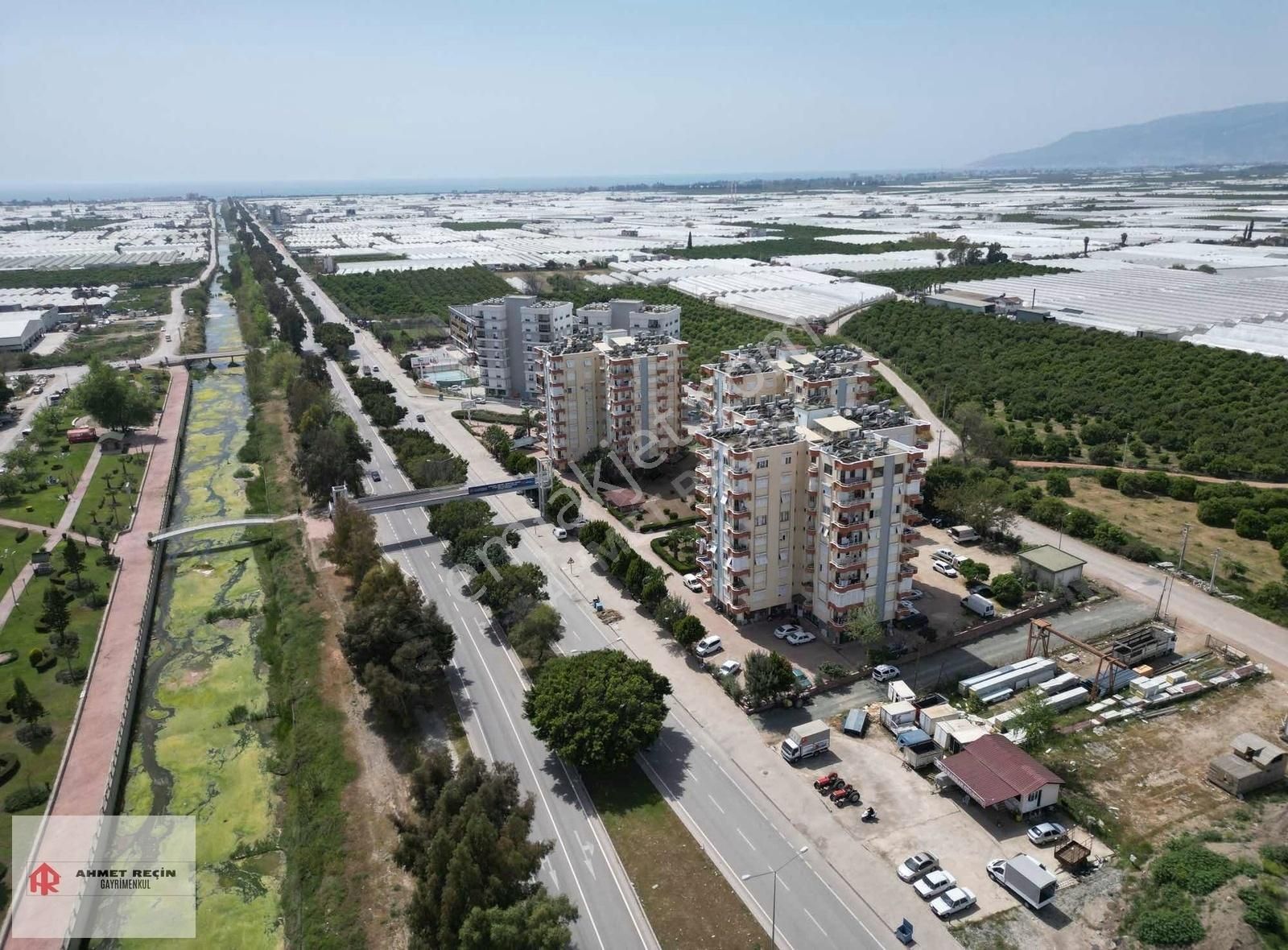 Kumluca Göksu Satılık Daire ANAYOL ÜZERİNDE TEMİZ VE BAKIMLI YENİ TADINDA AYRI MUTFAKLI 3+1