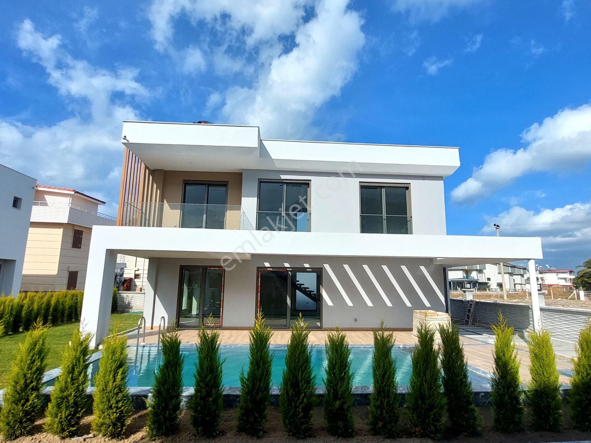 Kuşadası Güzelçamlı Satılık Villa  kuşadası'nda Yerden Isıtma Özel Havuz Denize Yakın Satılık Villa