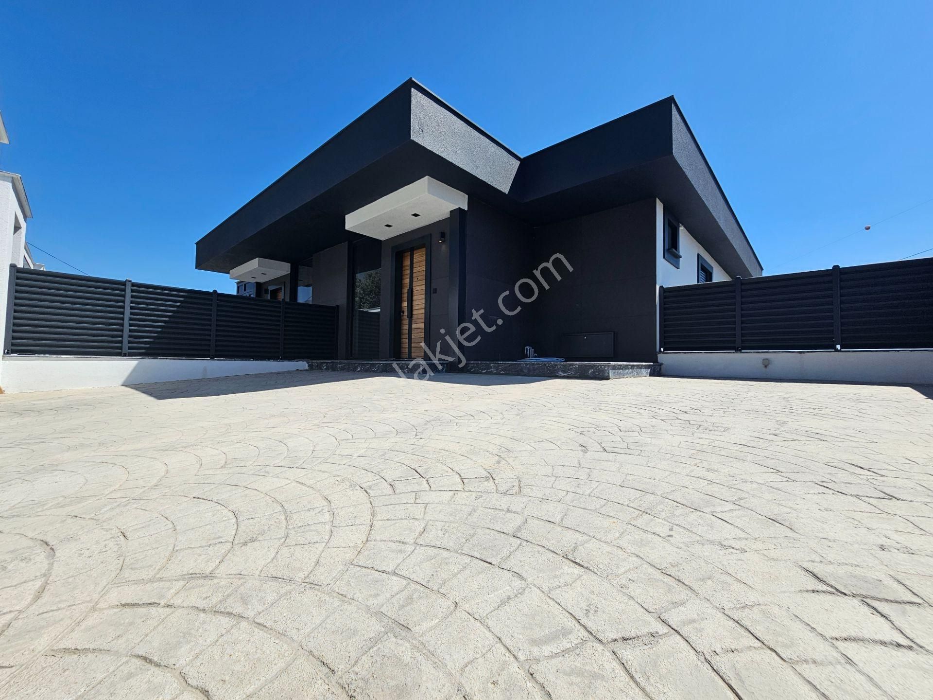 Eu Gayrimenkulden Balıkesir Edremit Güre'de Deniz Manzaralı Müstakil Havuzlu 3+2 Villa - Görsel 4