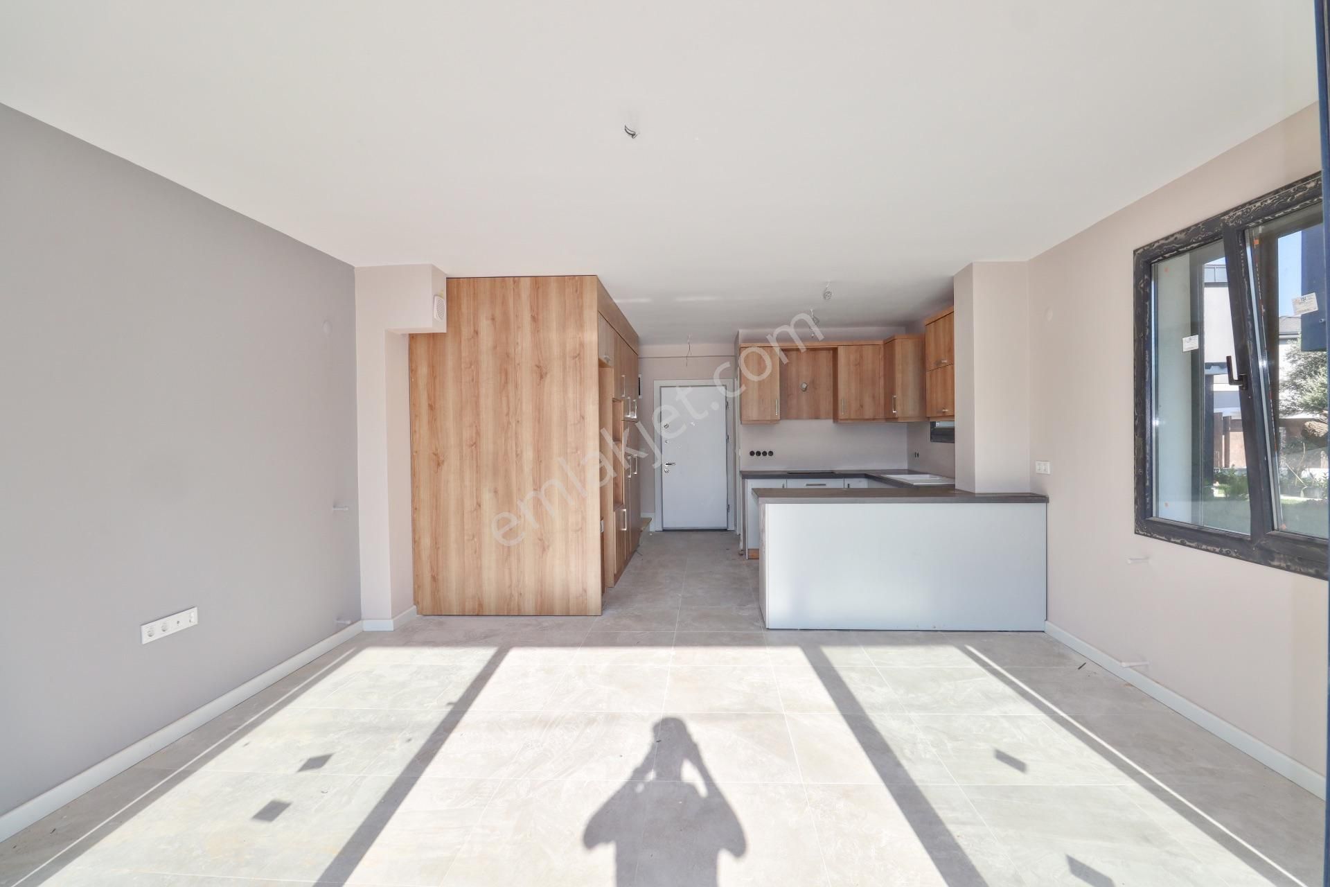 Küçükkuyu Merkezde Satılık Geniş Bahçeli Müstakil Villa - Görsel 13