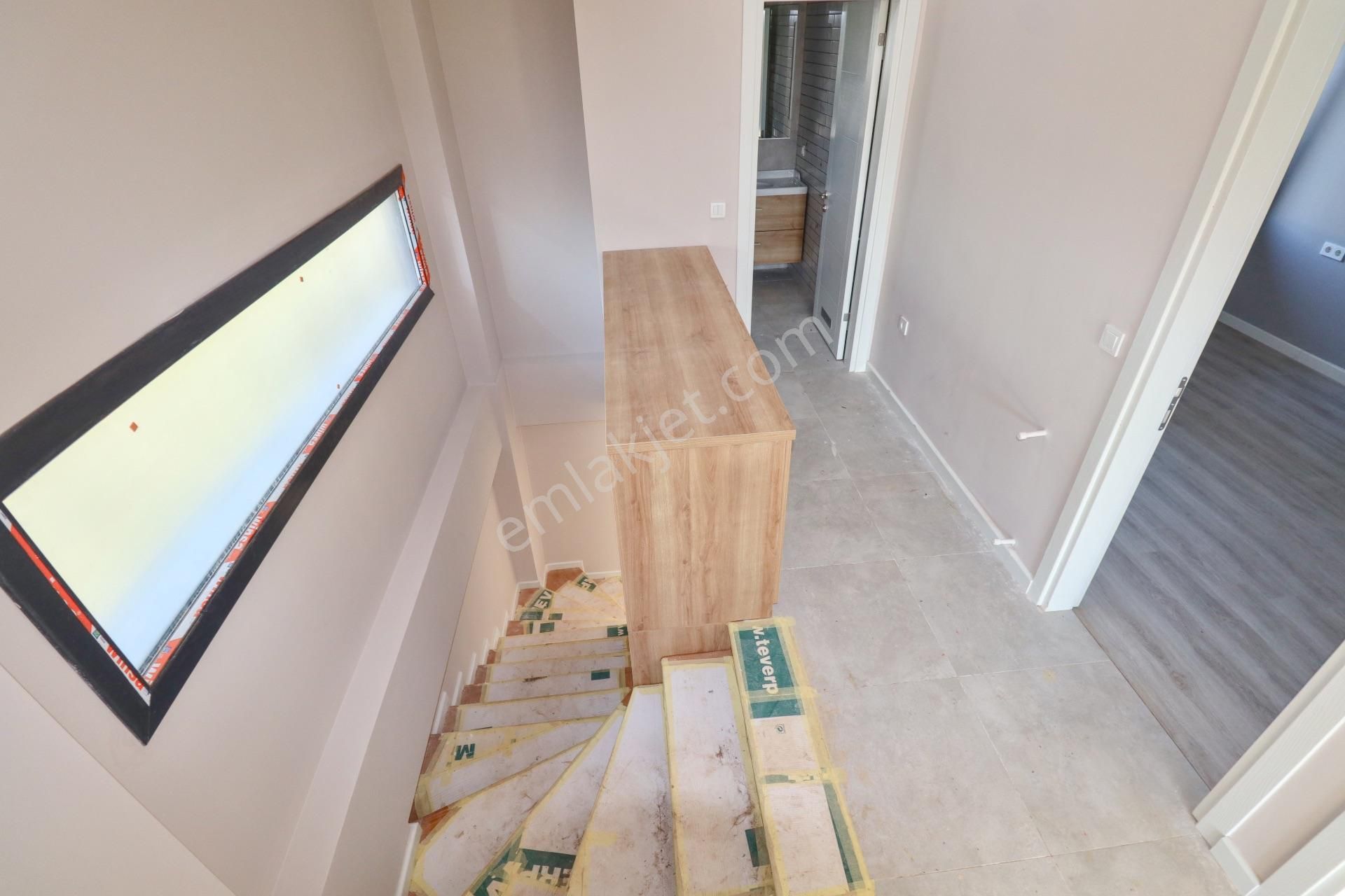 Küçükkuyu Merkezde Satılık Geniş Bahçeli Müstakil Villa - Görsel 23