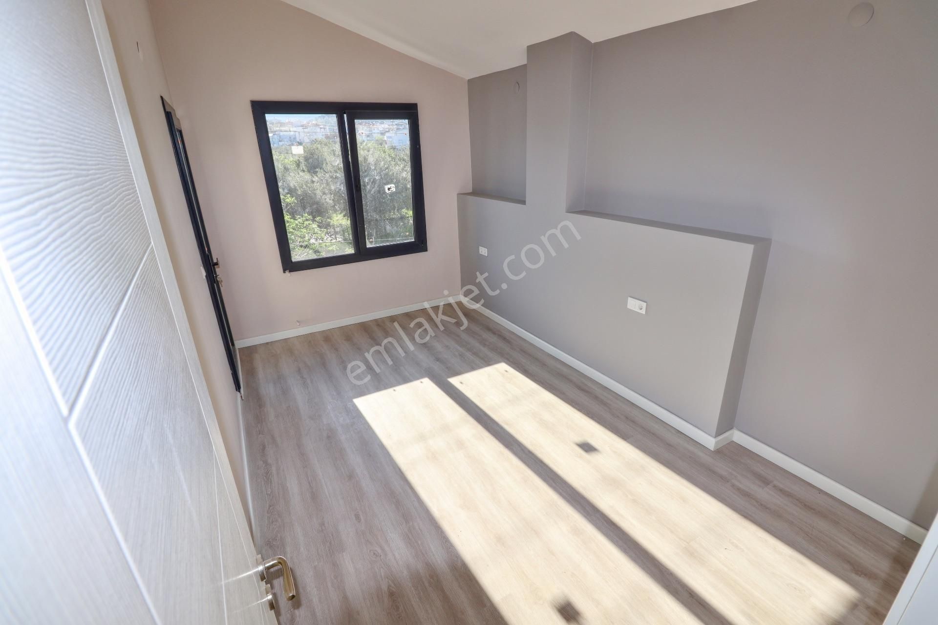 Küçükkuyu Merkezde Satılık Geniş Bahçeli Müstakil Villa - Görsel 30