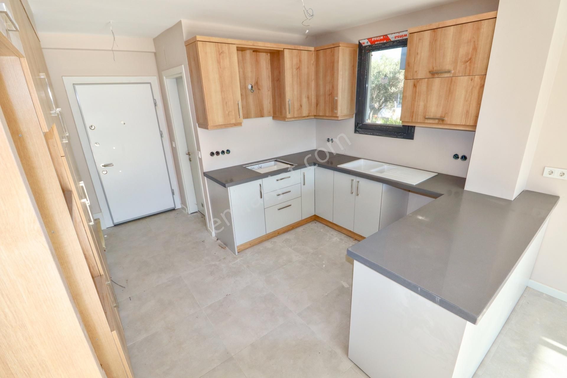 Küçükkuyu Merkezde Satılık Geniş Bahçeli Müstakil Villa - Görsel 18