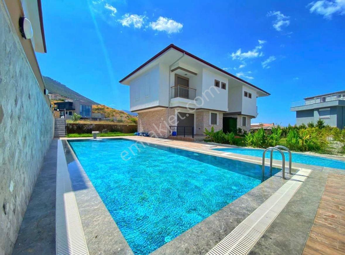 Kuşadası Güzelçamlı Satılık Villa Kuşadası Güzelçamlıda site içinde satılık sıfır 3+1 Villa