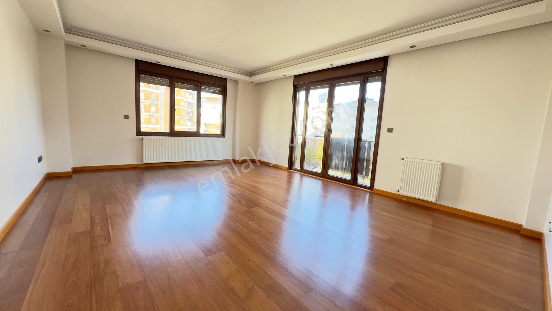 Kadıköy Merdivenköy Satılık Daire  GÖZTEPE'DE 3+1 140 M2 CADDE ÜZERİNDE FERAH LÜKS SATILIK DAİRE