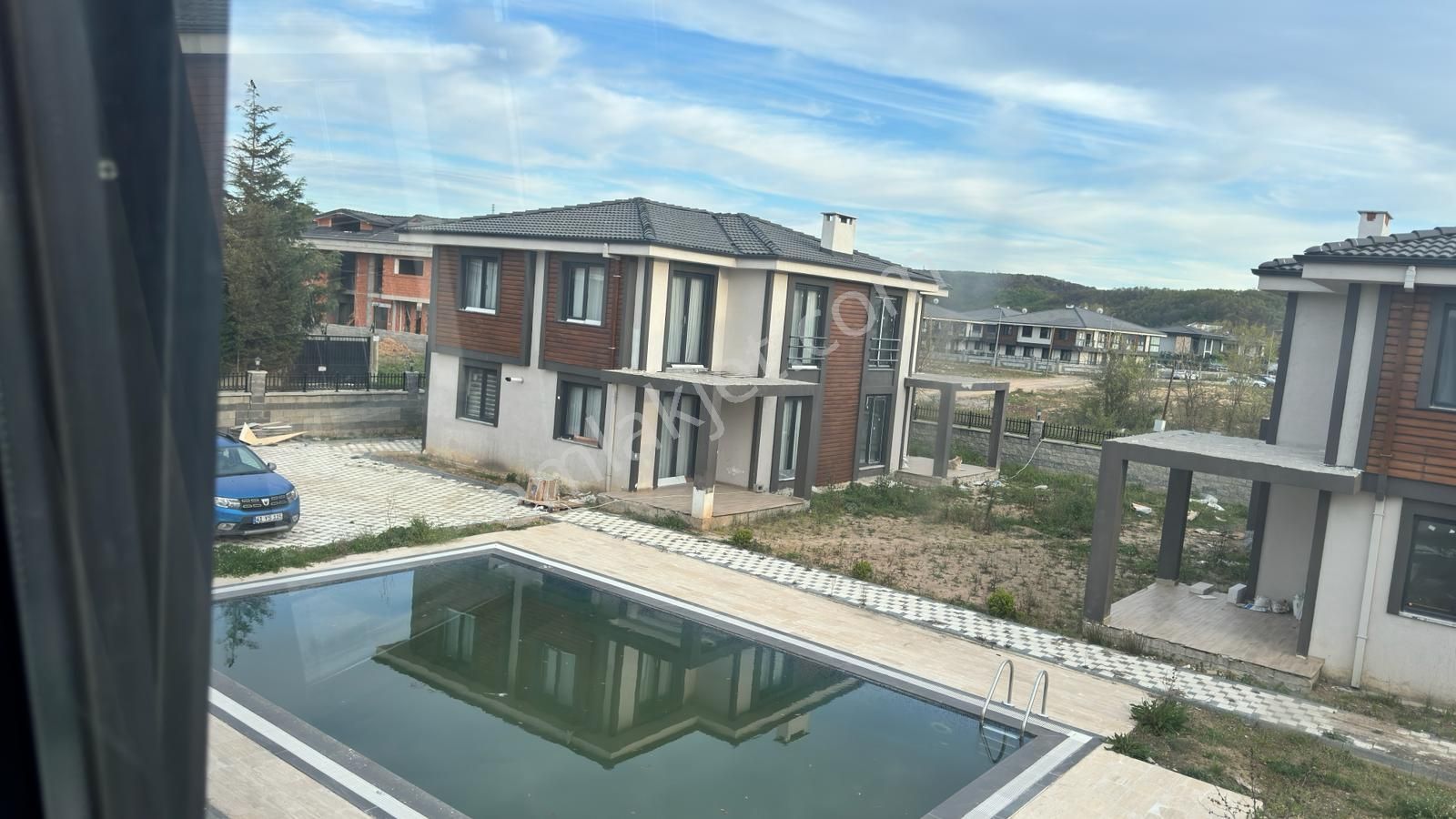 Şile Ahmetli Satılık Villa  NAZ EMLAKtan Şile Ahmetli Mh. Site içi Havuzlu Bahçeli Sıfır Villa 