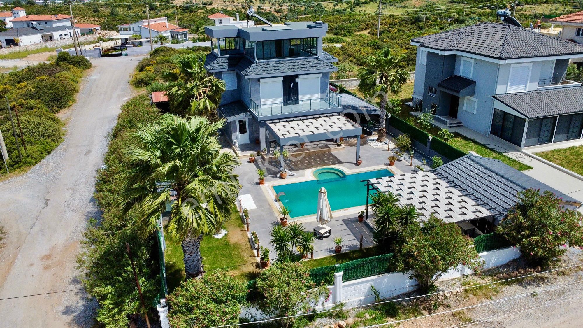 Didim Ak Yeniköy Satılık Villa 700M2 ARSA İÇİNDE KÖŞE BAŞI FULL EŞYALI LÜKS VİLLA