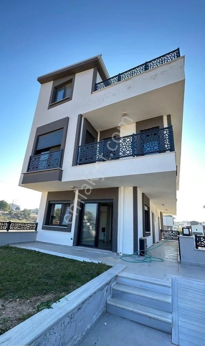 Didim Yalıköy Satılık Villa Didimde satılık Hisar Mahallesi’nde panoramik deniz manzaralı ön cephe 4 + 1 villa