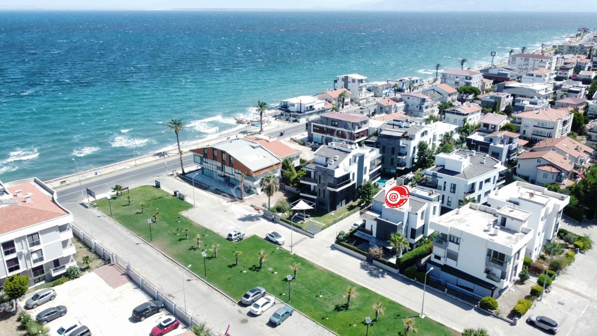 Güzelbahçe Maltepe Satılık Villa  Güzelbahçede Satılık Villa Lüx Denize Anayola 30 mt 4 Yaşında