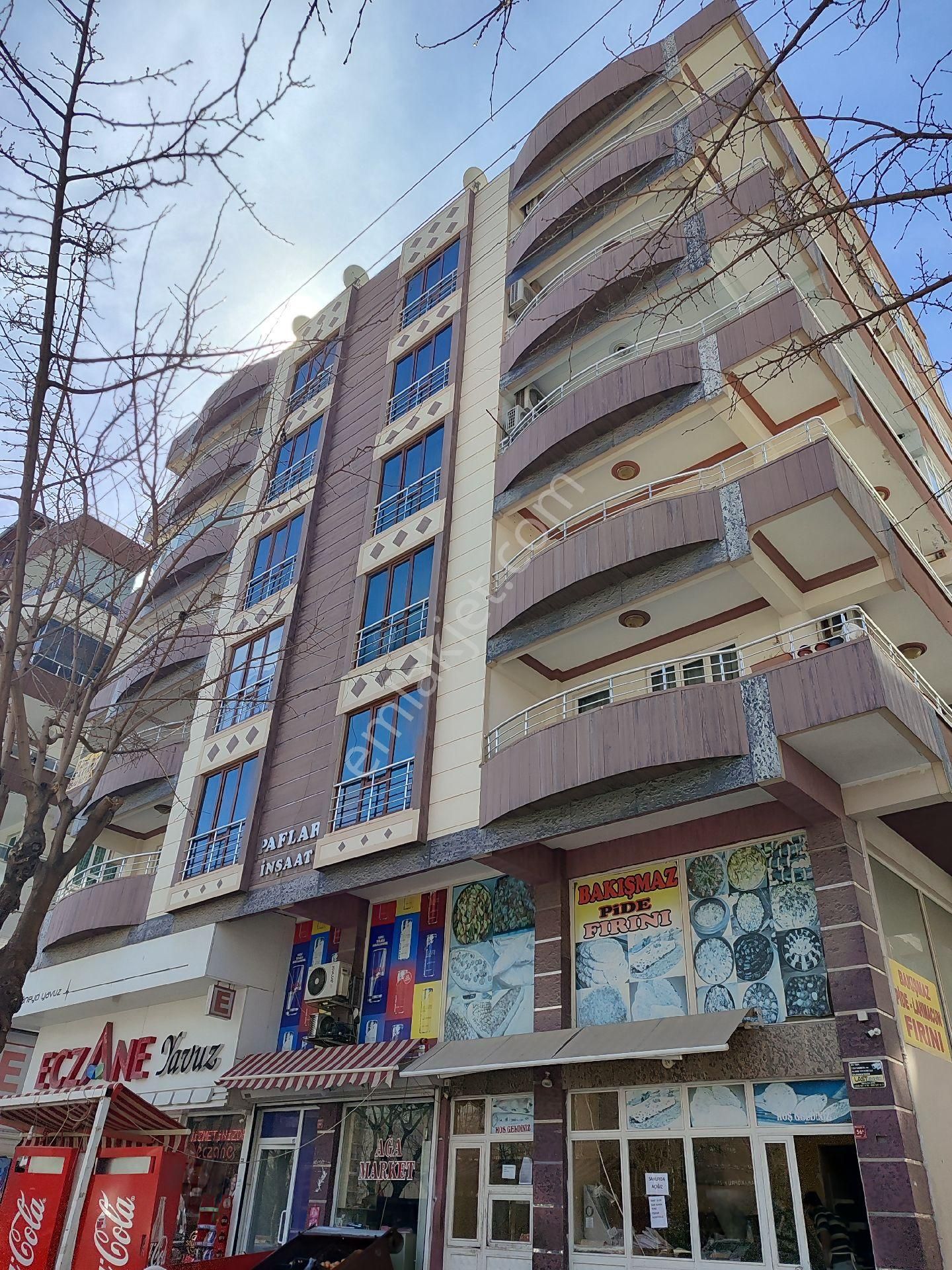 Karaköprü Şenevler Satılık Daire CADDE 17 EMLAKTAN DİŞ HASTANESİ KARŞISI 3+1 ARAKAT DAİRE