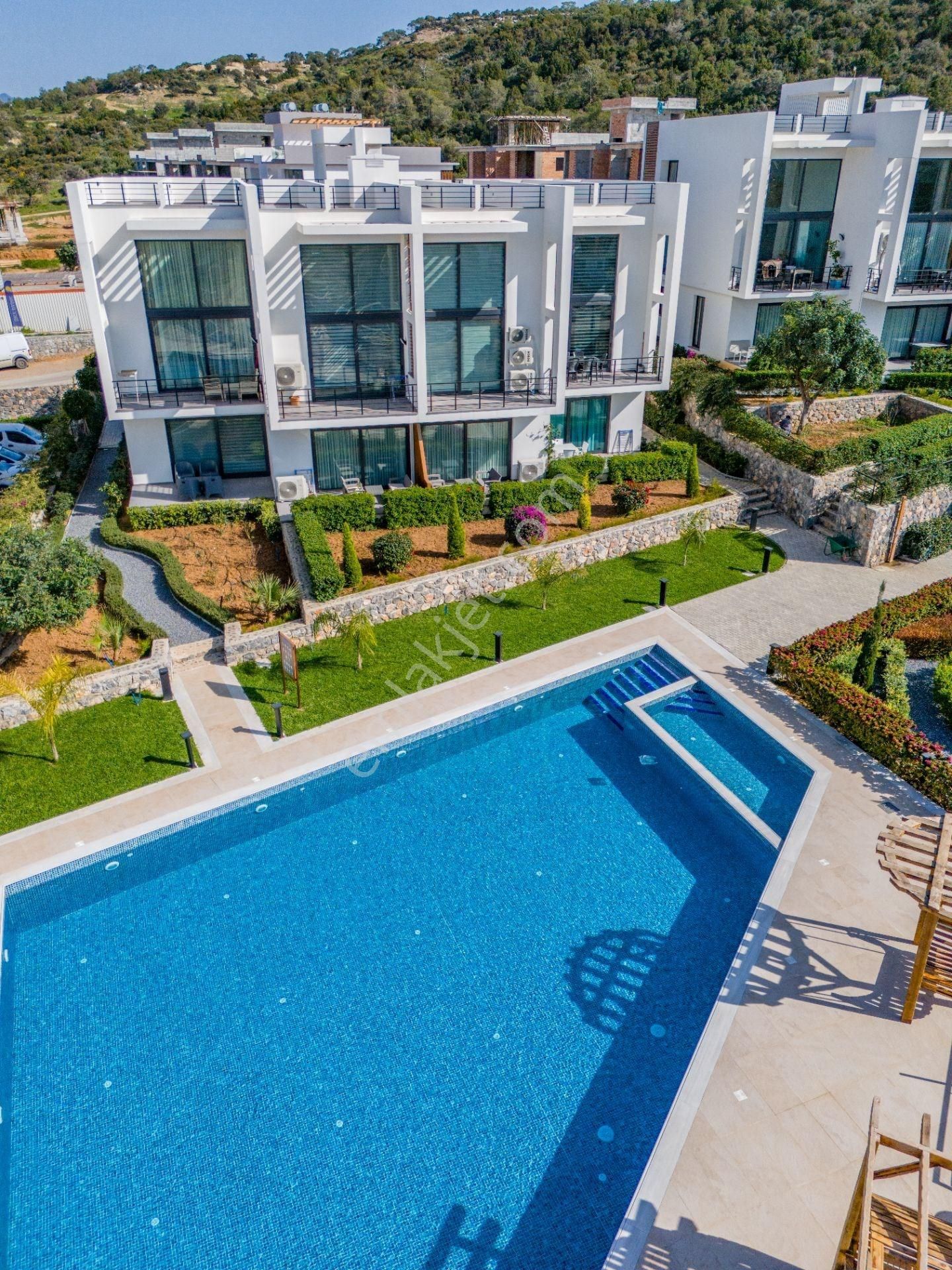 Girne Aşağı Girne Satılık Daire Kıbrıs Girne'de Idyll Projesinde Satılık 2+1 Penthouse Daire