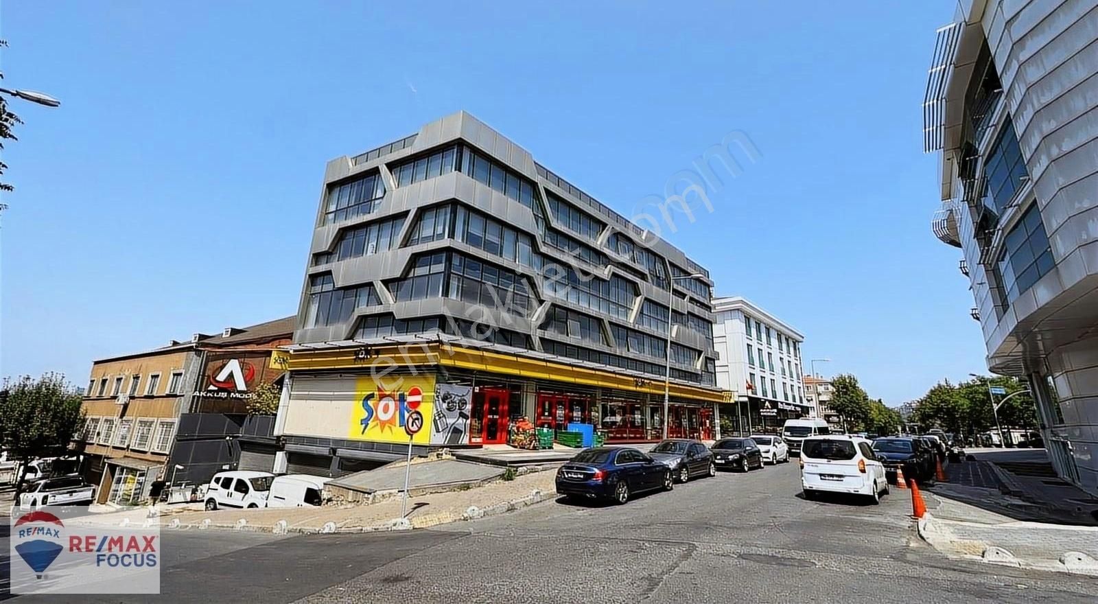 İstanbul Bahçelievler Kiralık Plaza Katı Bahçelievler Yenibosna 350m2 Kiralık Plaza Katı