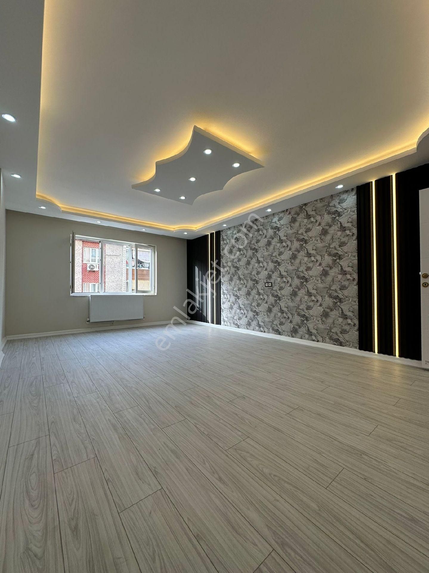 Mani̇sa yeni̇ mah 17 yillik asansörlü 5 katliin 2.kati 3+1 135m full lüx dai̇re