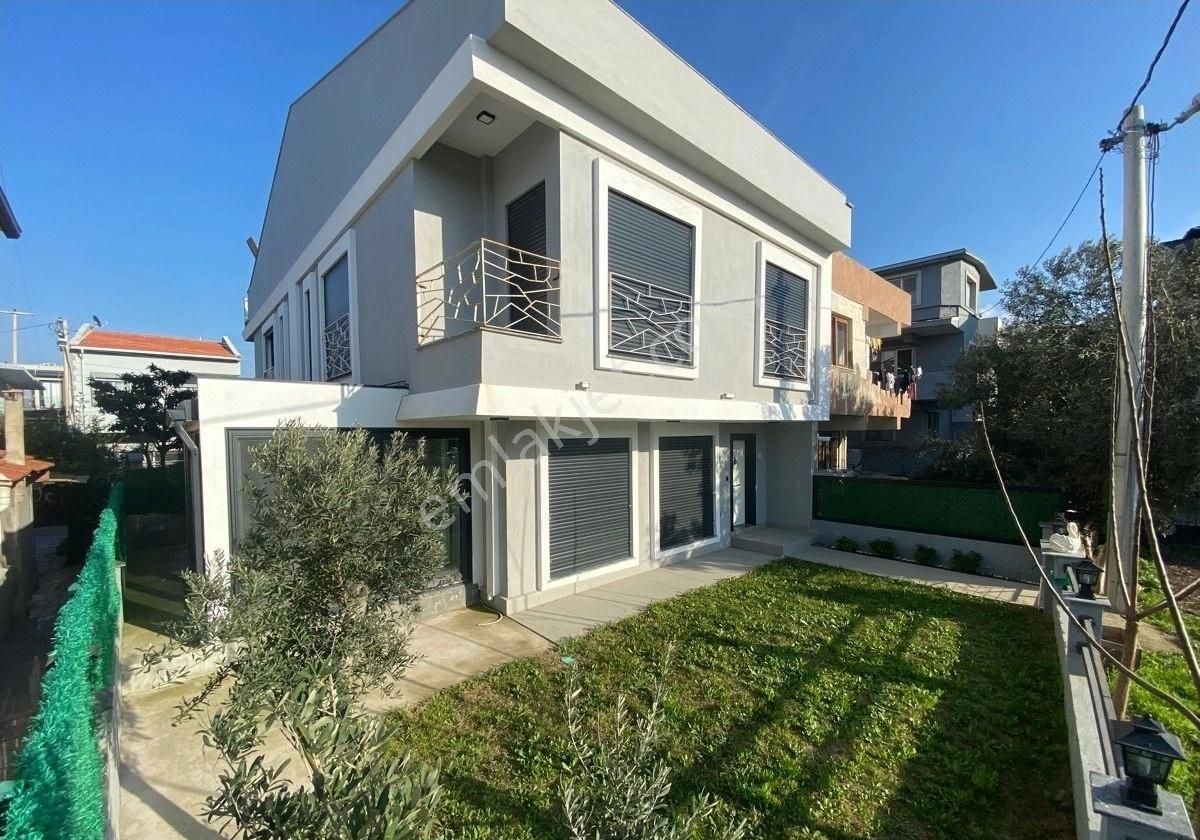 Urla Çamlıçay Satılık Villa URLA ZEYTİNALANI SATILIK LÜKS VİLLA