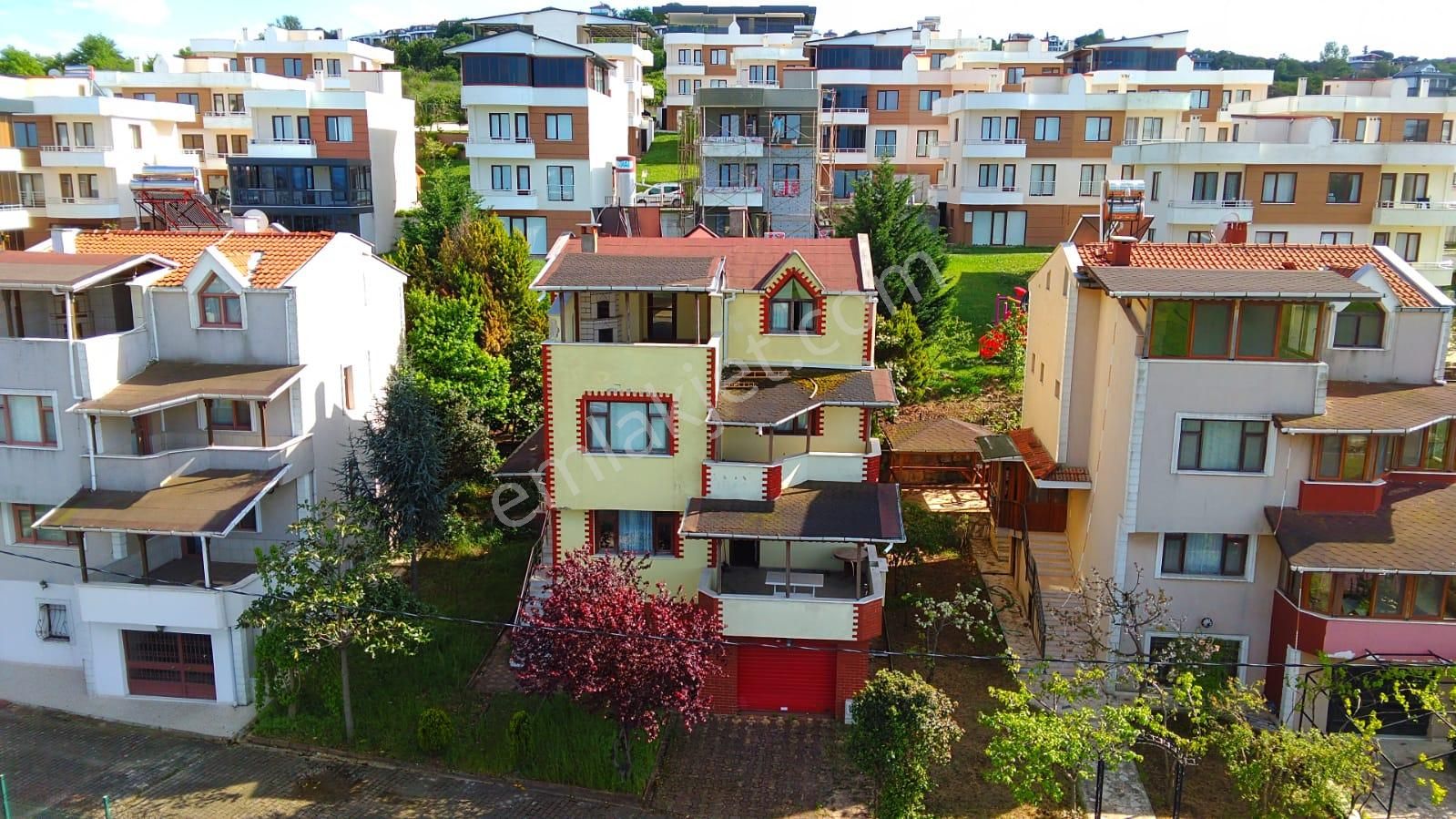 Termal Akköy Köyü Satılık Villa  Yalova Termal Akköy 4 Katlı 5+2 Satılık Villa​