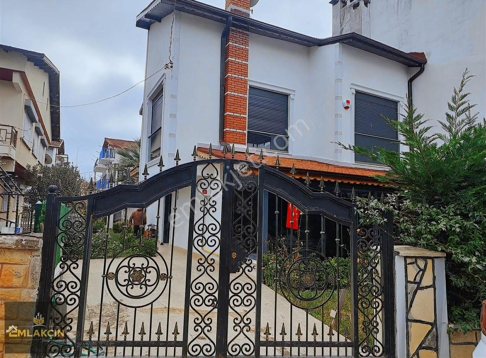 Silivri Gümüşyaka Satılık Villa SİLİVRİ GÜMÜŞYAKADA DENİZE SIFIR VİLLA