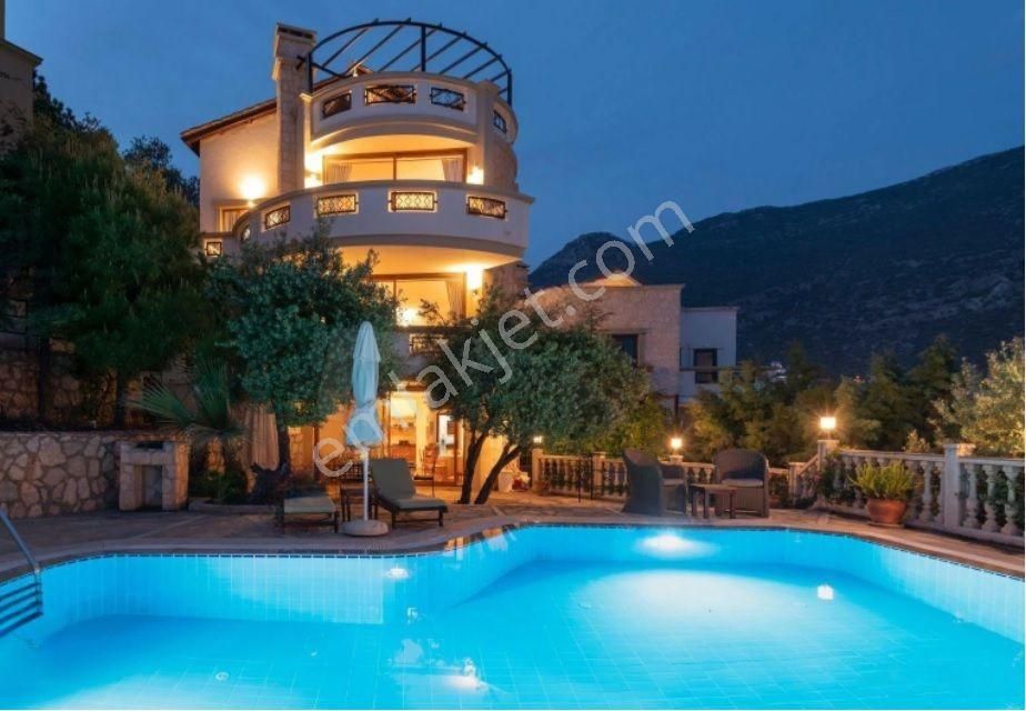 Kaş Kalkan Satılık Villa  Kaş Kalkan'da Deniz Manzaralı Havuzlu Müstakil 3+2 Villa