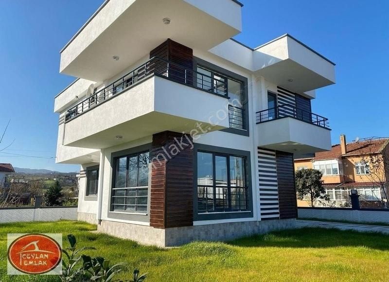 Atakum Camii Satılık Villa CEYLAN EMLAKTAN TAFLANDA SATİLİK VİLLA