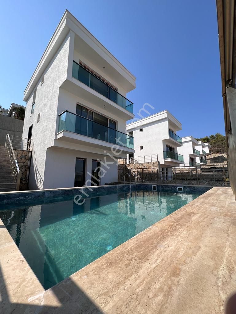 Milas Boğaziçi Satılık Villa milasta triplex havuzlu villalar 