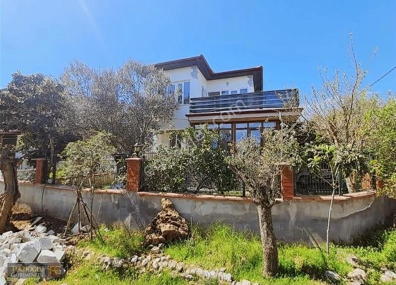 Edremit Güre Kiralık Villa Terziogl'undan Gürede Oteller Bölgesinde Kiralık Villa