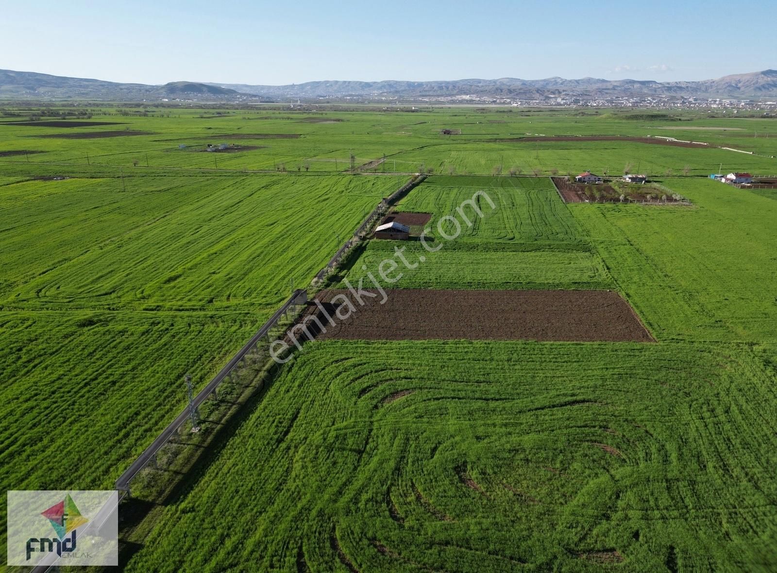 Elazığ Merkez Akçakiraz Bld. (Bahçekapı) Satılık Tarla [FMD] ŞİNTİL(BAHÇEKAPI)'DA 2 DÖNÜM YOLU OLAN TARLA