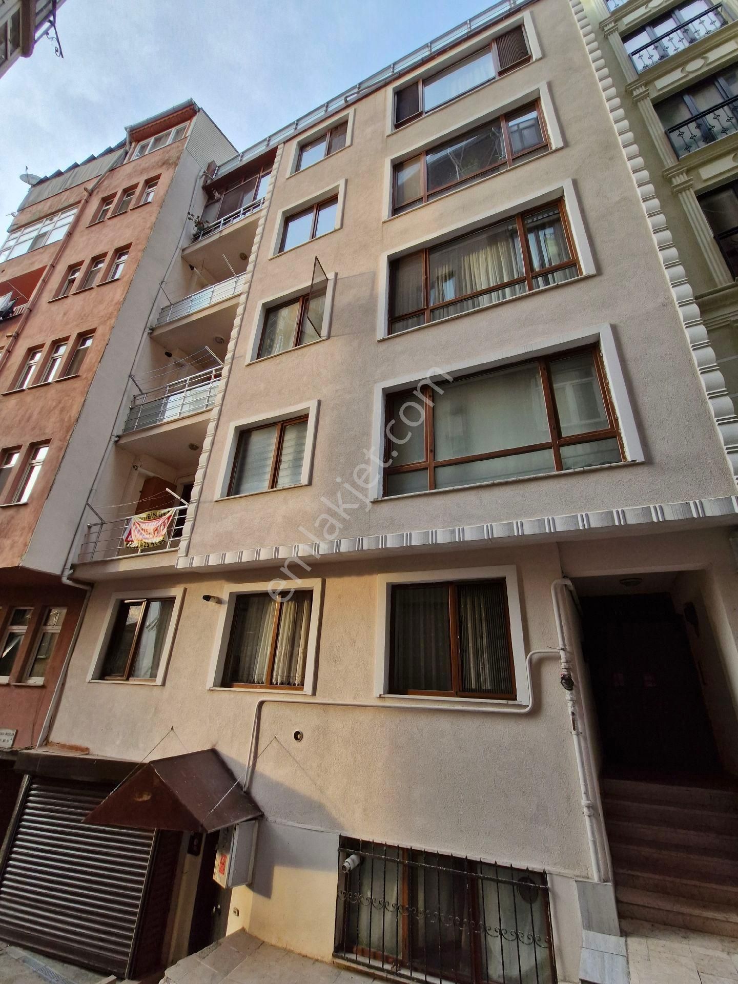 İzmit Kozluk Satılık Daire İZMİT  SARAY YOKUŞUNDA GARAJLI 3+1 SATILIK DAİRE 