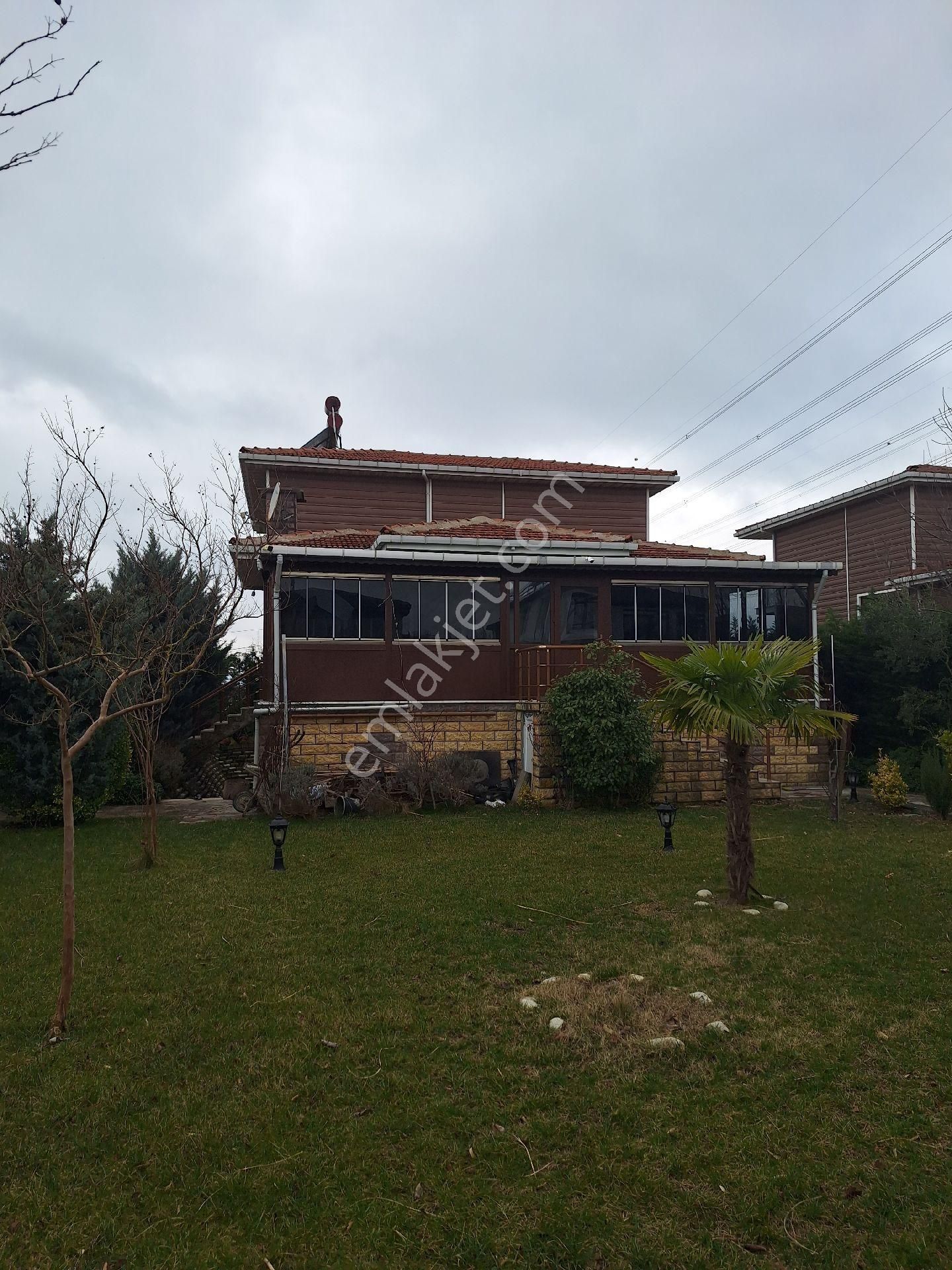 Çatalca İzzettin Satılık Villa çatalca izzetlinköyu güzel acil satılık site içerisinde villa