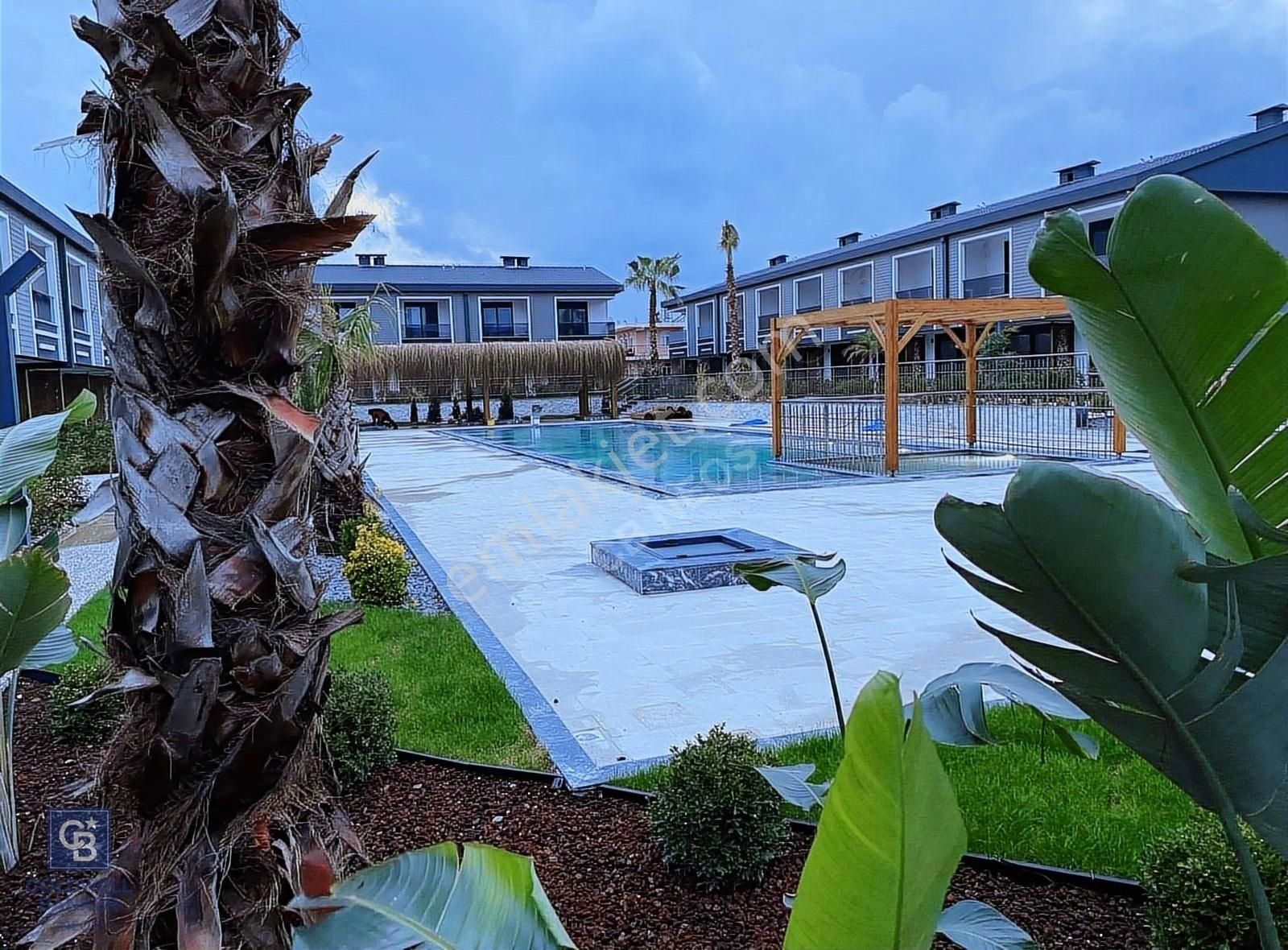Manavgat Side Satılık Villa Side'de Yüzme Havuzlu Sitede Satılık Dubleks 2+1 Villa