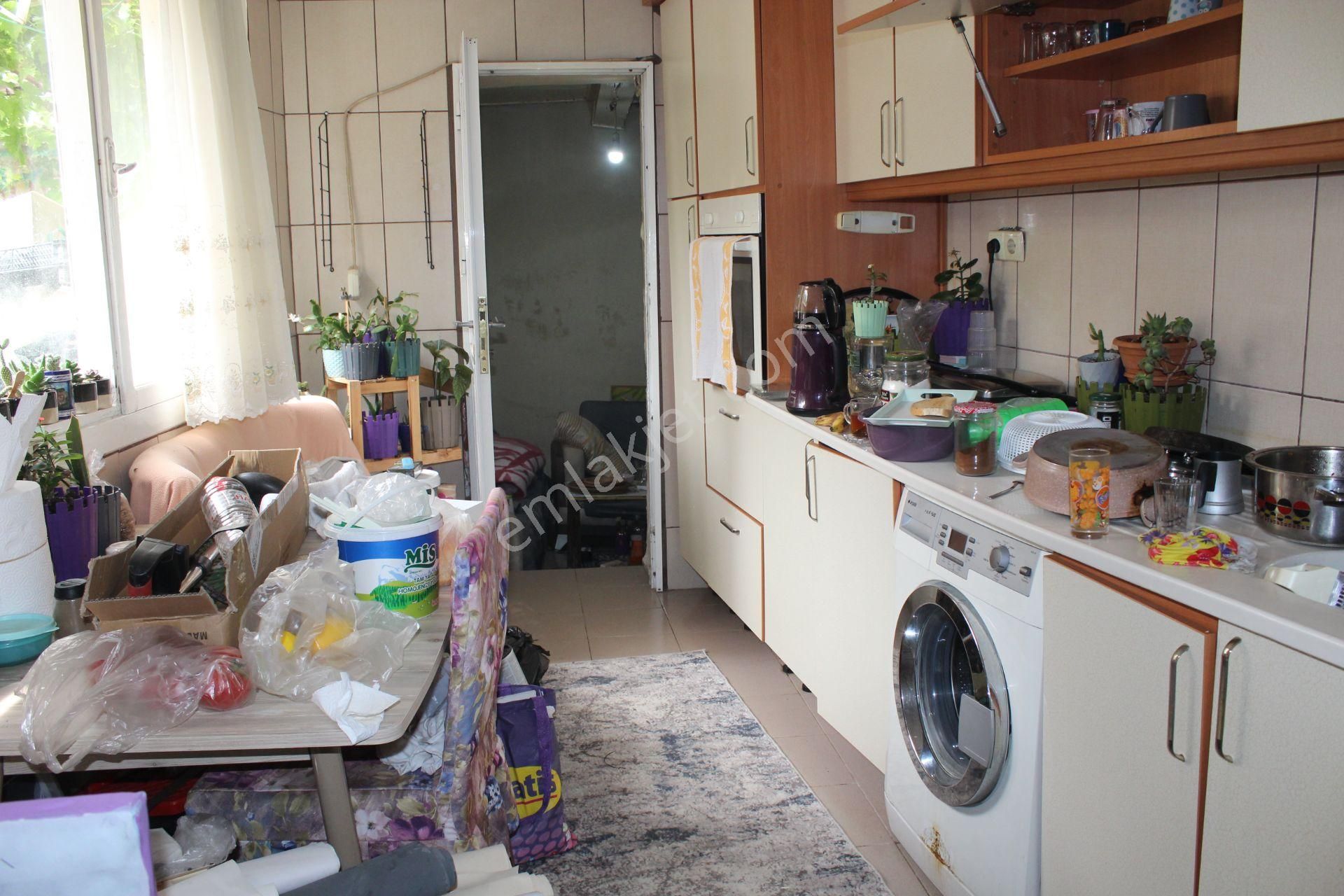 Ayvada'dan Ayvalık Merkez'de Geniş Bahçeli 2 Katlı Taş Ev - Görsel 12