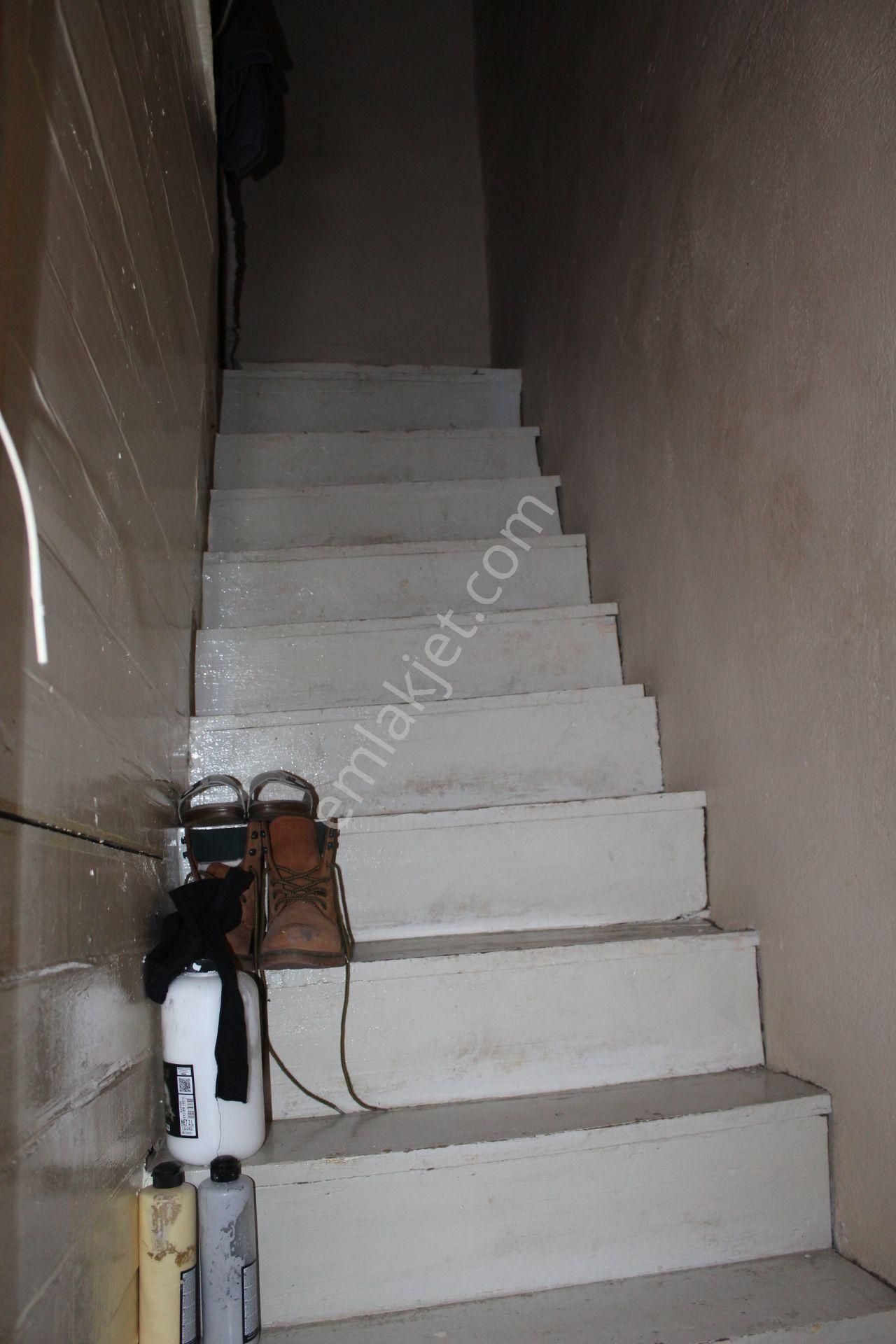 Ayvada'dan Ayvalık Merkez'de Geniş Bahçeli 2 Katlı Taş Ev - Görsel 19