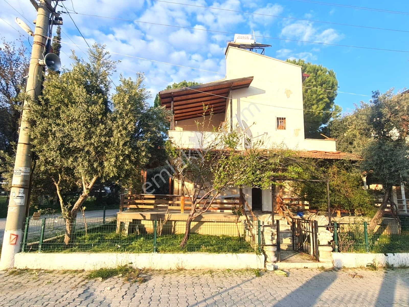 Karaova'da deni̇ze yakin köşe konum 3+1 yazlik