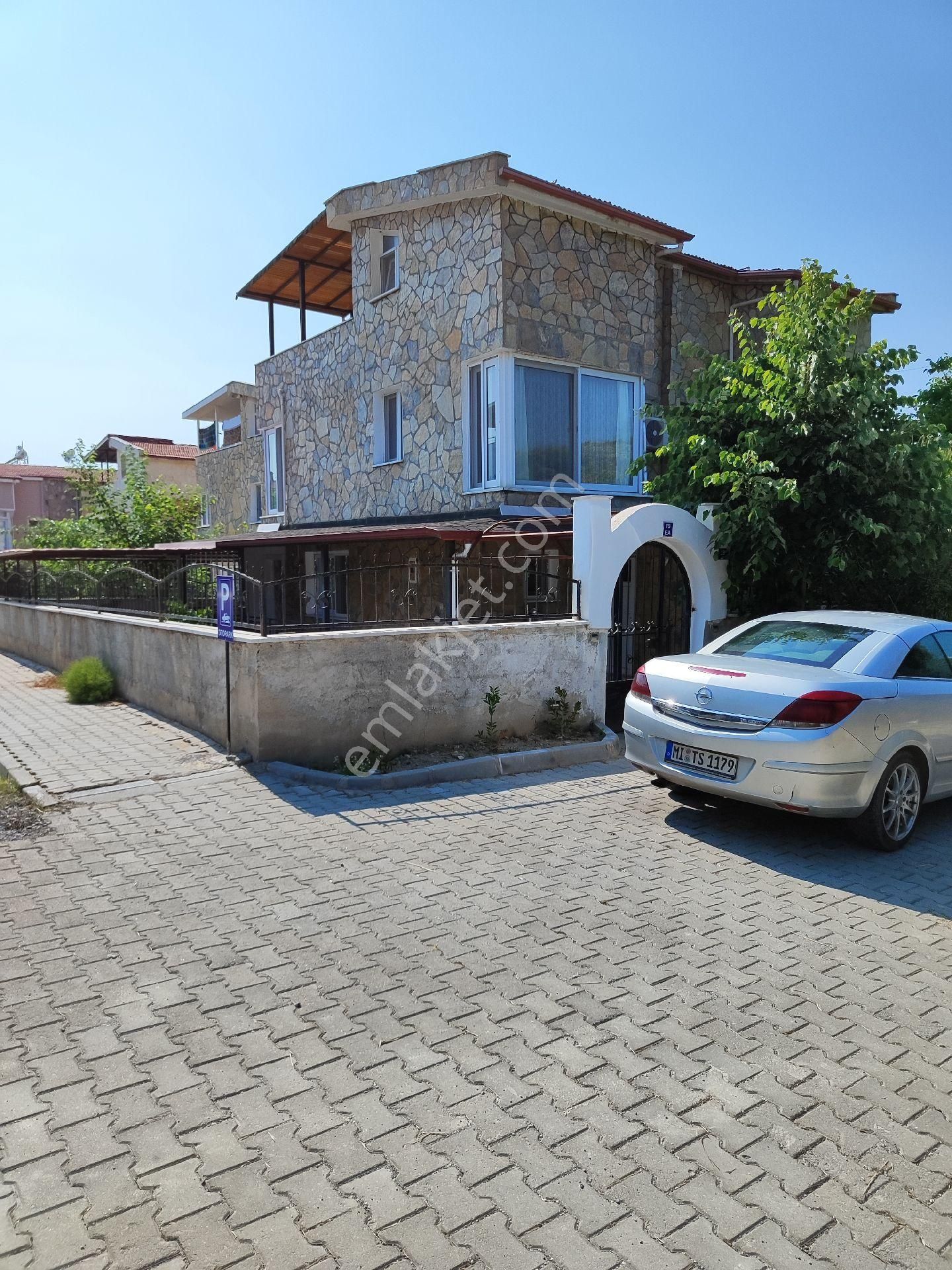 Kuşadası Davutlar Kiralık Villa Kuşadası Davutlar da Sezonluk kiralık Lüks 3 Katlı villa 