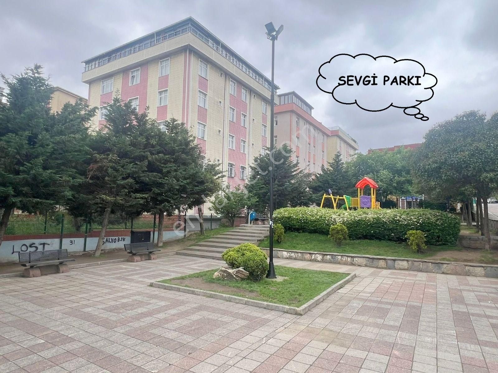 Bahçelievler Yenibosna Merkez Satılık Daire  YENİBOSNA KOCASİNAN DA OTOPARKLI FUL MASRAFSIZ  SİTEDE  3+1 140 M2 MÜKEMMEL DAİRE