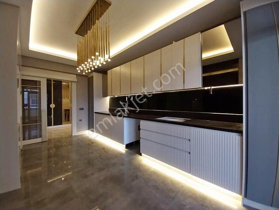 Esenyurt Akevler Satılık Daire  ESENYURT'TA 3+1 SİTE İÇİ LÜKS DEKORLU SATILIK DAİRE