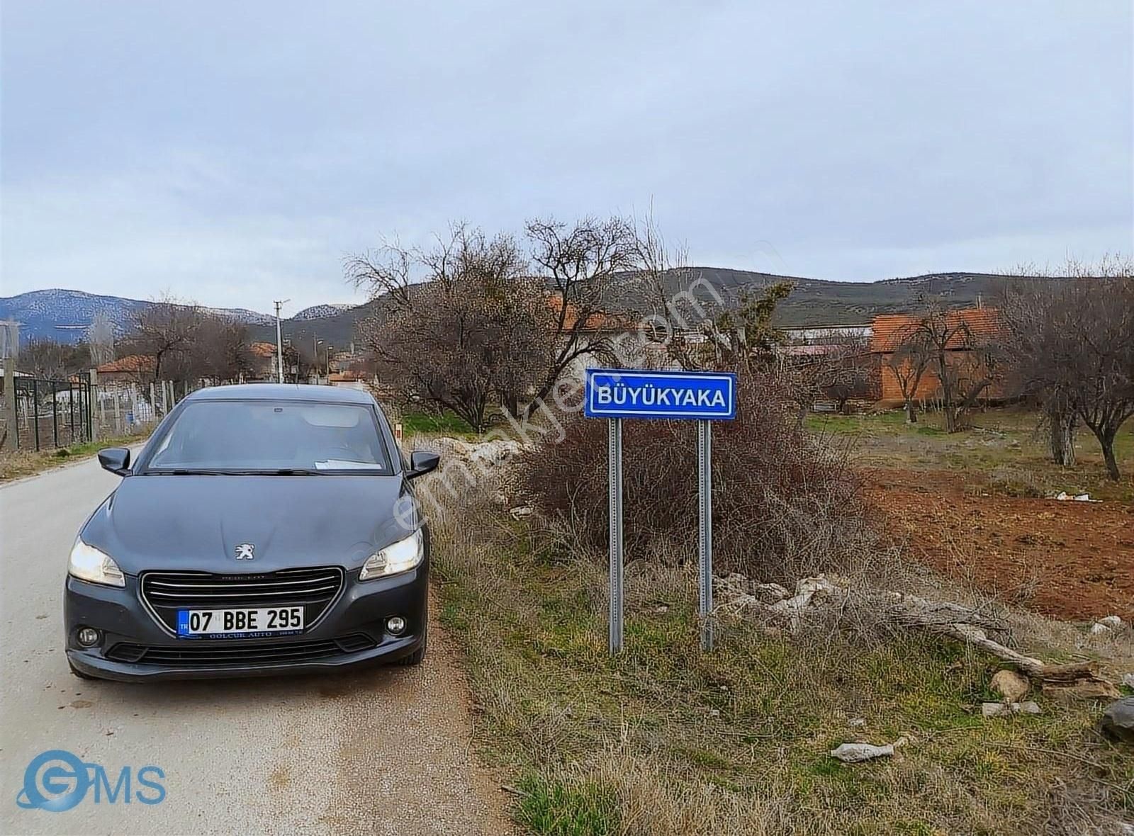 Yeşilova Büyükyaka Köyü Satılık Tarla Yeşilova Büyük Yakada 1458m2 Yolu Var Müstakil Tapu Yatırımlık