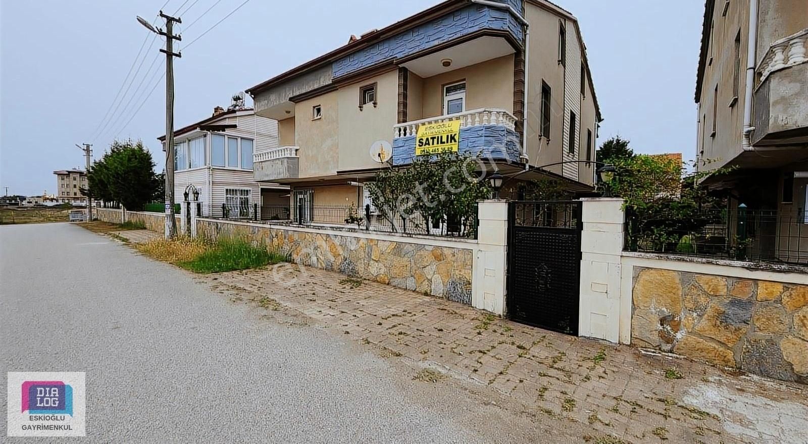 Karasu Aziziye Satılık Villa DENİZE YAKIN SİTE İÇİNDE EMSALSİZ 5+1 VİLLA