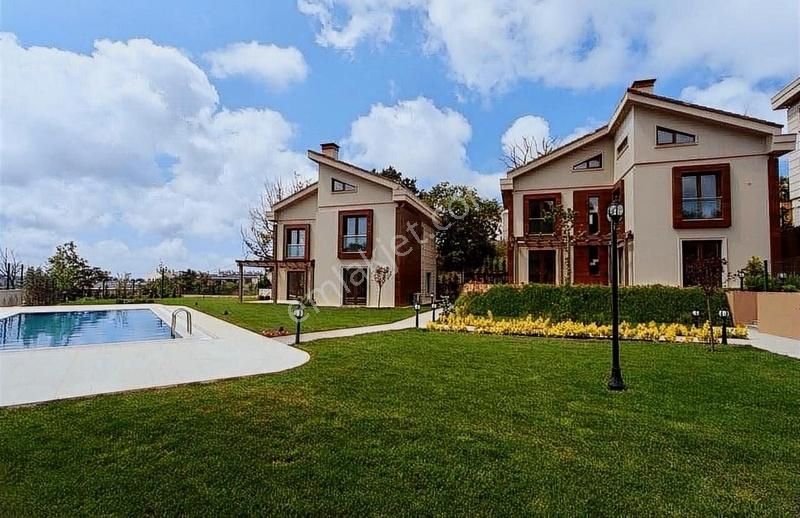 Sarıyer Uskumruköy Satılık Villa ZEKERİYAKÖY USKUMRUKÖYDE BUTİK SİTEDE MÜSTAKİL 6+2 SATILIK VİLLA
