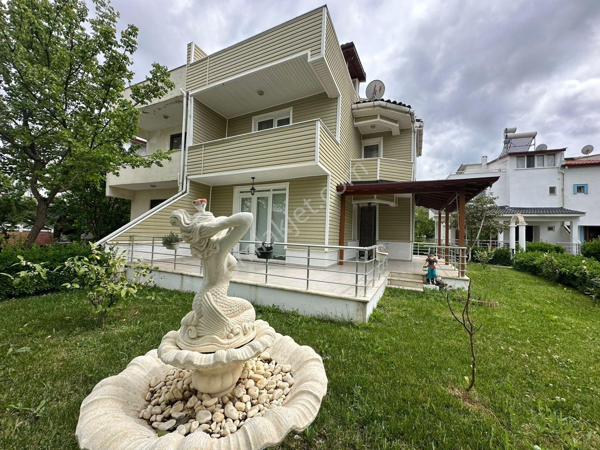 Burhaniye Pelitköy Satılık Villa  ✨AKÇAY AY EMLAK'TAN✨PELİTKÖY'DE MASRAFSIZ DENİZE 100 MT AYRI MUTFAKLI SATILIK GENİŞ 2+1 VİLLA