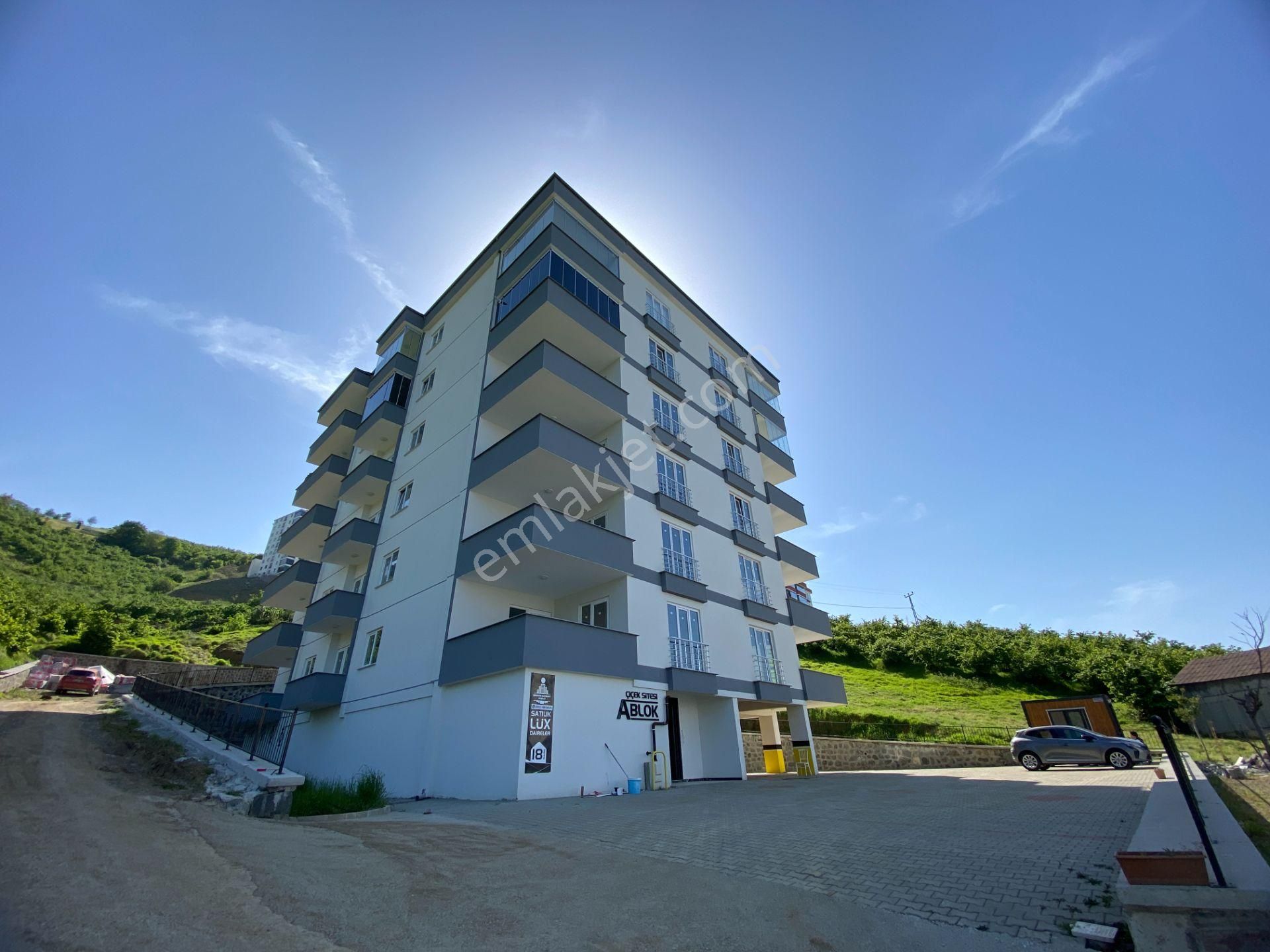 Beşirli'de Şehir Ve Deniz Manzaralı Satılık 3+1 Sıfır Daire