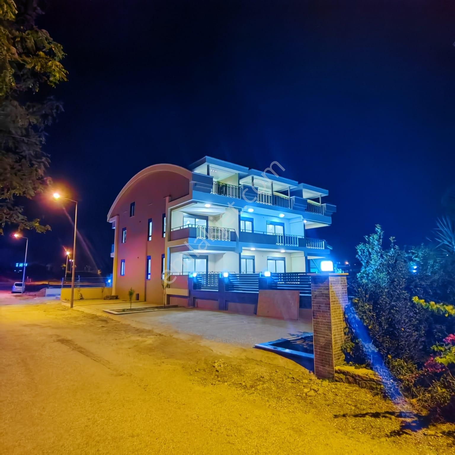 Manavgat si̇de de havuzlu sifir lüx ki̇ralik 2+1 eşyasiz dai̇re