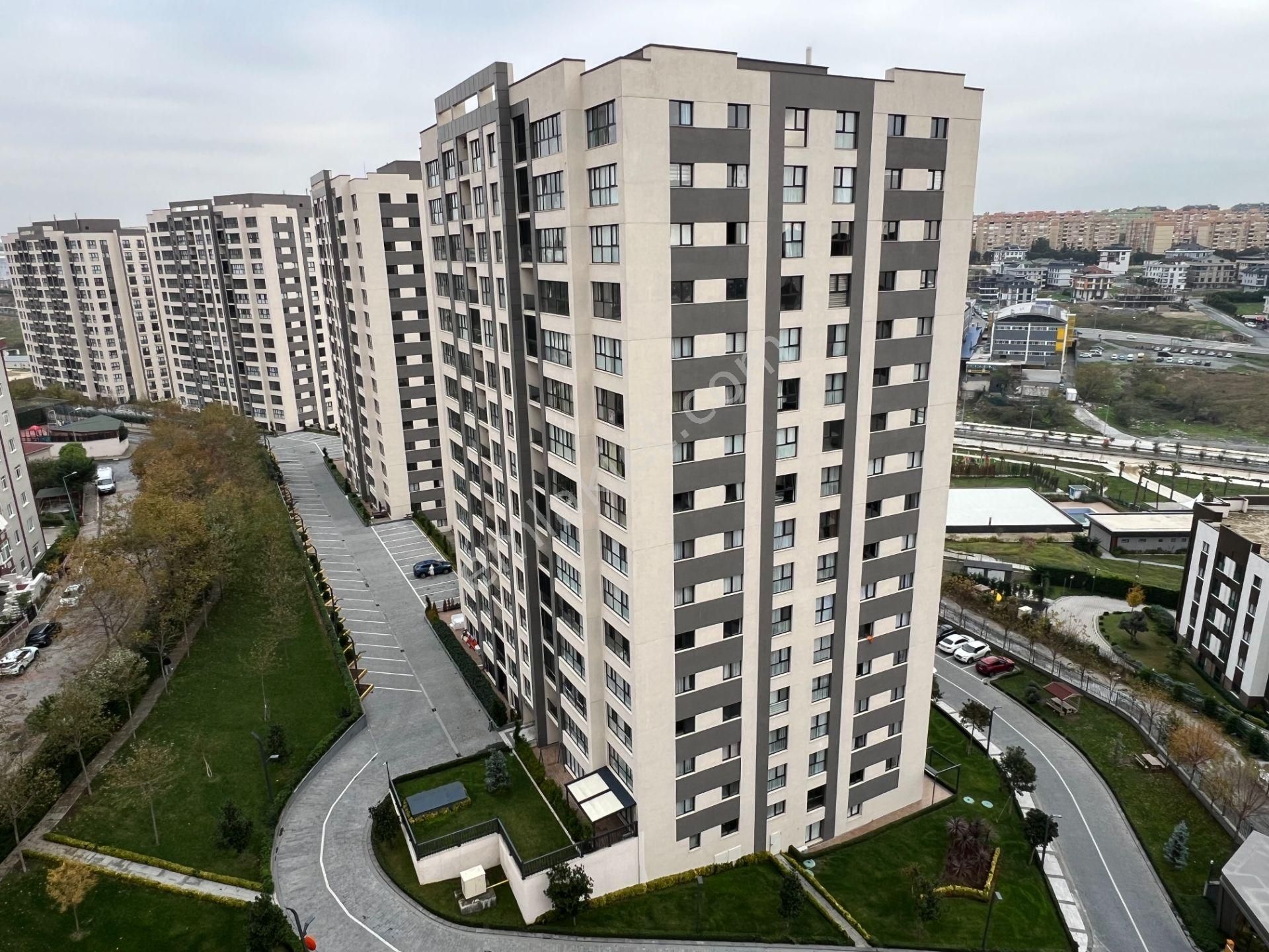 Beylikdüzü Barış Satılık Daire  Barış Mah. Vira İstanbul Sitesi 13. Kat 1+1 Eşyalı Satılık Daire