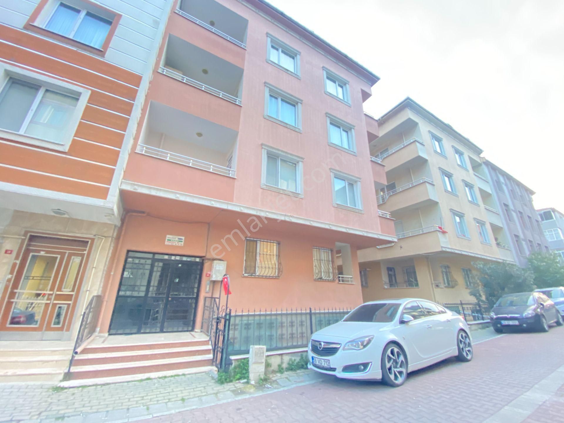 Avcılar Üniversite Kiralık Daire  ÜNİVERSİTE MAH METROBÜSE YAKIN 3+1 GENİŞ TERAS KAT KİRALIK DAİRE