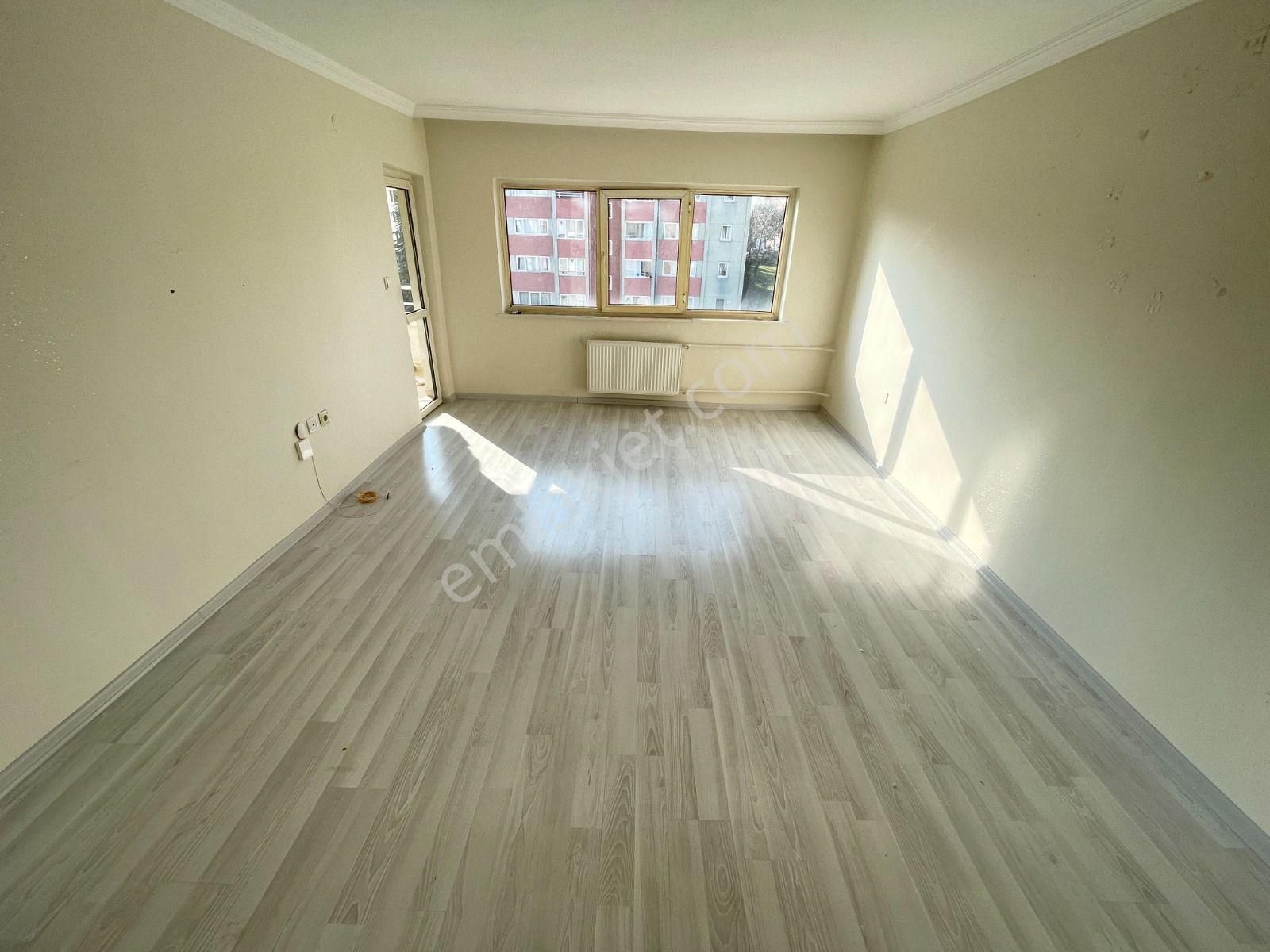 Hazer'den gata ve y.etli̇k şehri̇ hast. 1 vasita mesafede ara kat si̇tede 3+1 ki̇ralik dai̇re