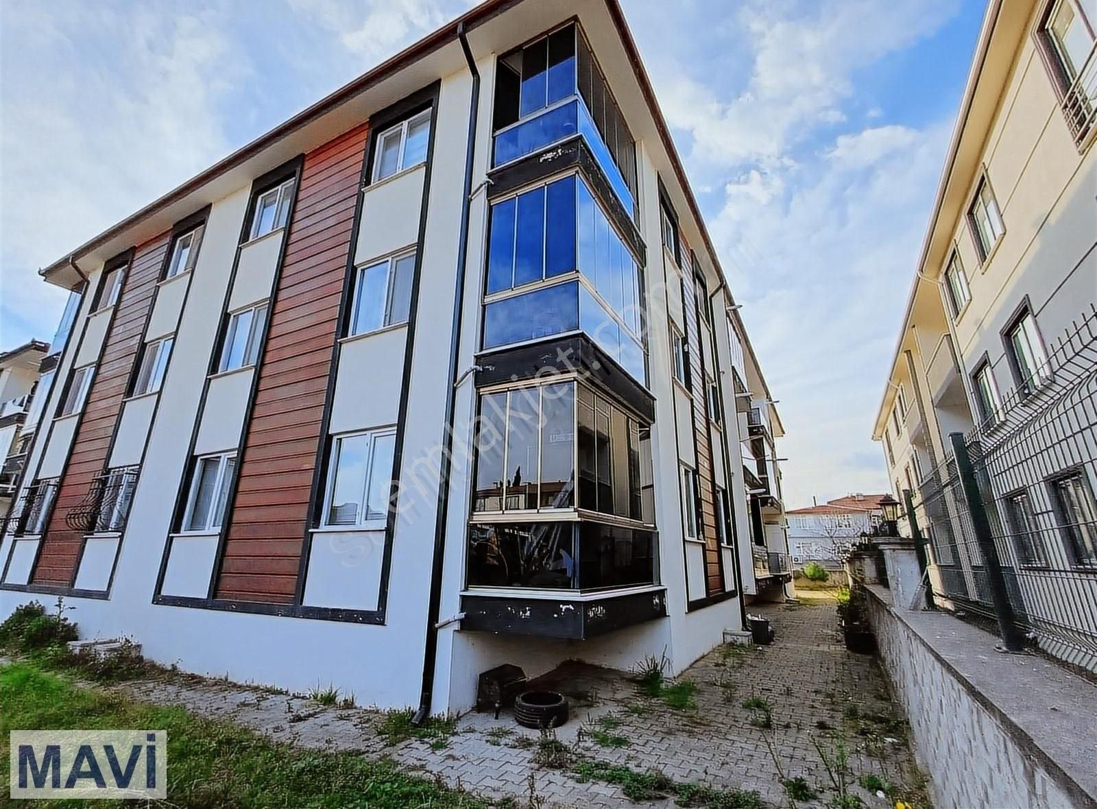 Adapazarı Tepekum Satılık Daire REMAX MAVİDEN TEPEKUM MAHALLESİNDE 1.KAT 3+1 DAİREMİZ SATILIKTIR