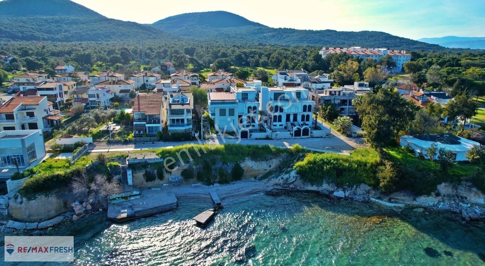 Urla Güvendik Satılık Villa Urla Çeşmealtı'nda Denize Sıfır 6+1 Satılık Lüks Villa