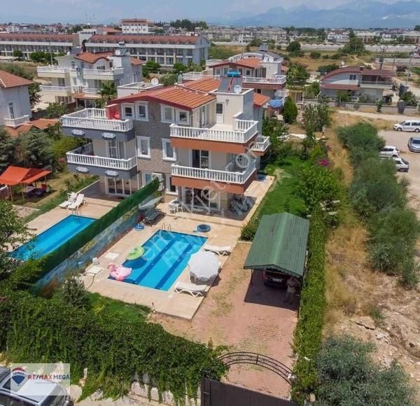 Serik Kadriye Satılık Villa Belek Kadriye'de Müstakil Havuzlu Satılık 5+1 Tripleks Villa