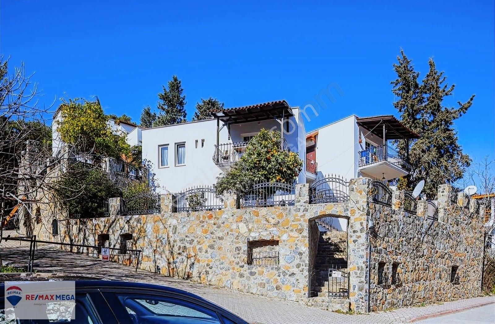Kemer Merkez Satılık Villa Antalya Kemer'de Vatandaşlığa Uygun 5+1 Deniz Manzaralı Villa