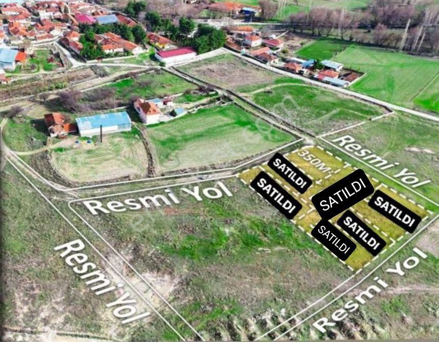 Başmakçı Hırkaköy Köyü Satılık Villa İmarlı 350 M2 imarlı köşe parsel